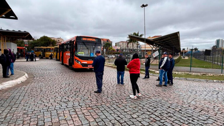 Motoristas da VCG realizam paralisação temporária no Terminal Central