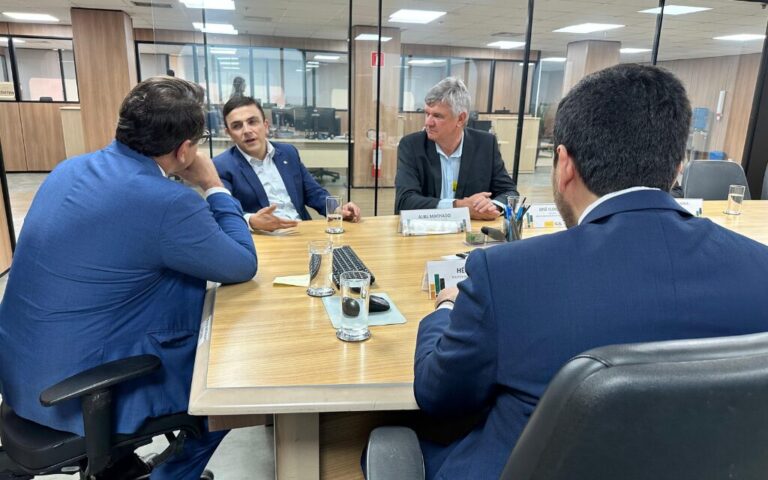 Em Brasília, Aliel Machado e prefeito Juca buscam soluções para ferrovia desativada em Jaguariaíva
