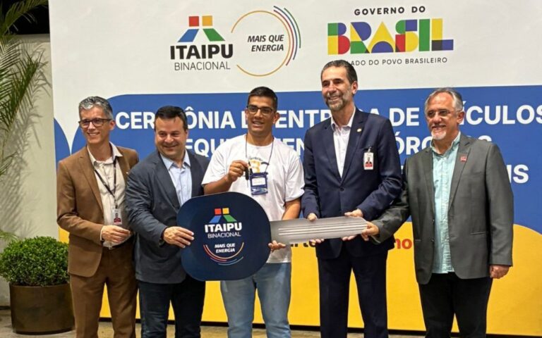 Associação Brincapoeira de Ponta Grossa recebe doação de veículo da Itaipu Binacional  