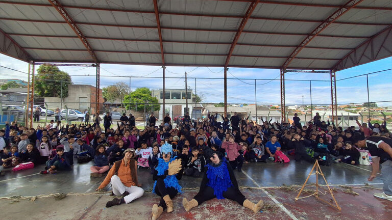 Projeto de artes cênicas e educação ambiental circula por cidades dos Campos Gerais