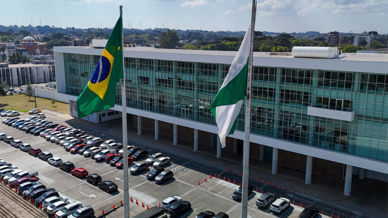 Governo do Paraná antecipa 13º salário a servidores e aposentados nesta sexta (5)