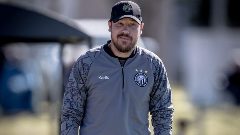 Thiago Schumacher assume como técnico interino do Operário