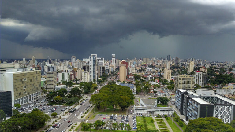 Paraná mantém alerta para temporais após fim de semana com tornado