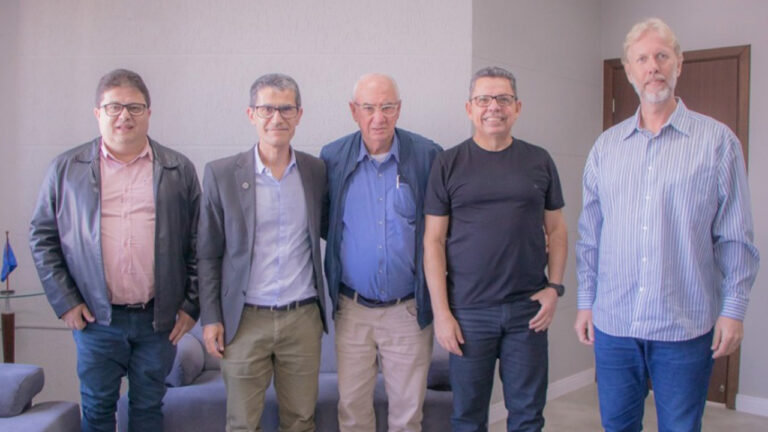 Castro discute parceria com a UEPG para ofertar cursos universitários no município