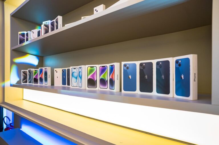 Procurando um iPhone? SuperStore realiza nesta quarta-feira um carnaval de ofertas com até 800 reais de desconto