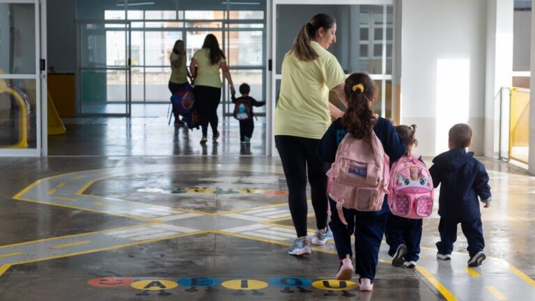 Mais de 33 mil alunos da rede municipal iniciam o ano letivo de 2026 nesta quinta (5) em Ponta Grossa