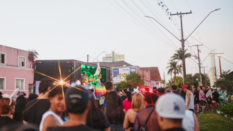 Carnaval de Ponta Grossa 2026 começa neste domingo (8) com atrações em dois pontos da cidade