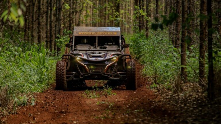 Primeiro dia do Rally Transparaná premia vencedores em Umuarama