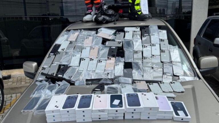 Receita Federal de Ponta Grossa apreende R$ 1 milhão em smartphones na BR-277