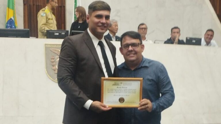 Professor Careca recebe homenagem como atleta paranaense e mestre de capoeira na Alep