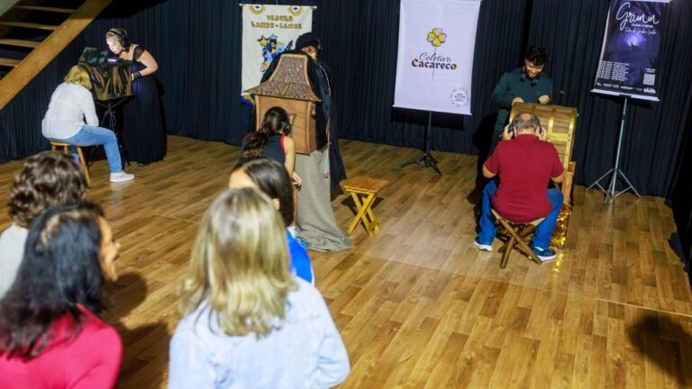 Projeto Irmãos Grimm leva teatro lambe-lambe inspirado em contos clássicos para PG