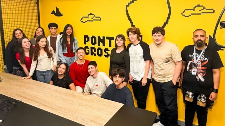 Acadêmicos de Publicidade e Propaganda realizam visita técnica ao estúdio do Pontagrossauros Podcast em Ponta Grossa