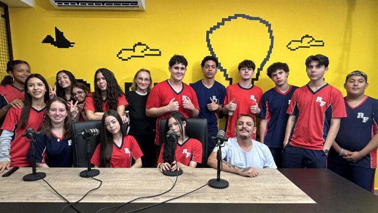Portal Em PG é Assim recebe alunos do Colégio Regente Feijó para visita técnica ao estúdio do Pontagrossauros