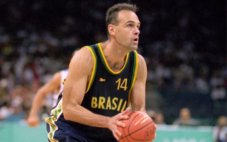 Morre Oscar Schmidt, lenda do basquete brasileiro