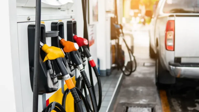 Gasolina em Ponta Grossa varia até R$ 0,70 por litro e região tem o combustível mais caro do Paraná