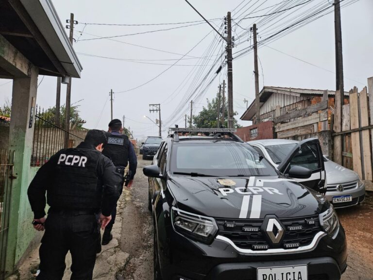 Operação da Polícia Civil prende três suspeitos por tráfico e apreende drogas e 16 celulares em Castro