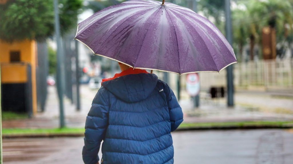 Paraná terá fim de semana chuvoso e novo declínio das temperaturas, prevê Simepar